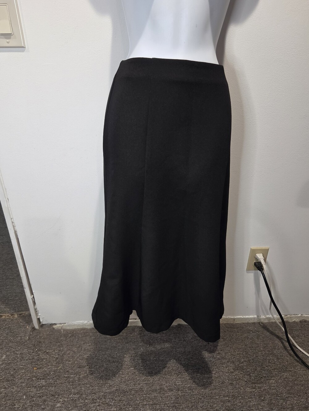 L'Academie Size M Midi Career Full Black Skirt